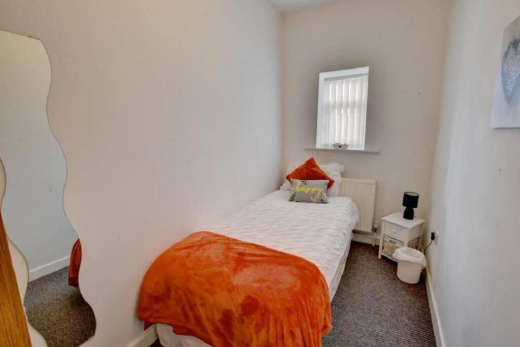 Pomfret House, 3 Bedrooms, Burnley Central, Contractors And Groups First Choice, Free Parking Bagian luar foto