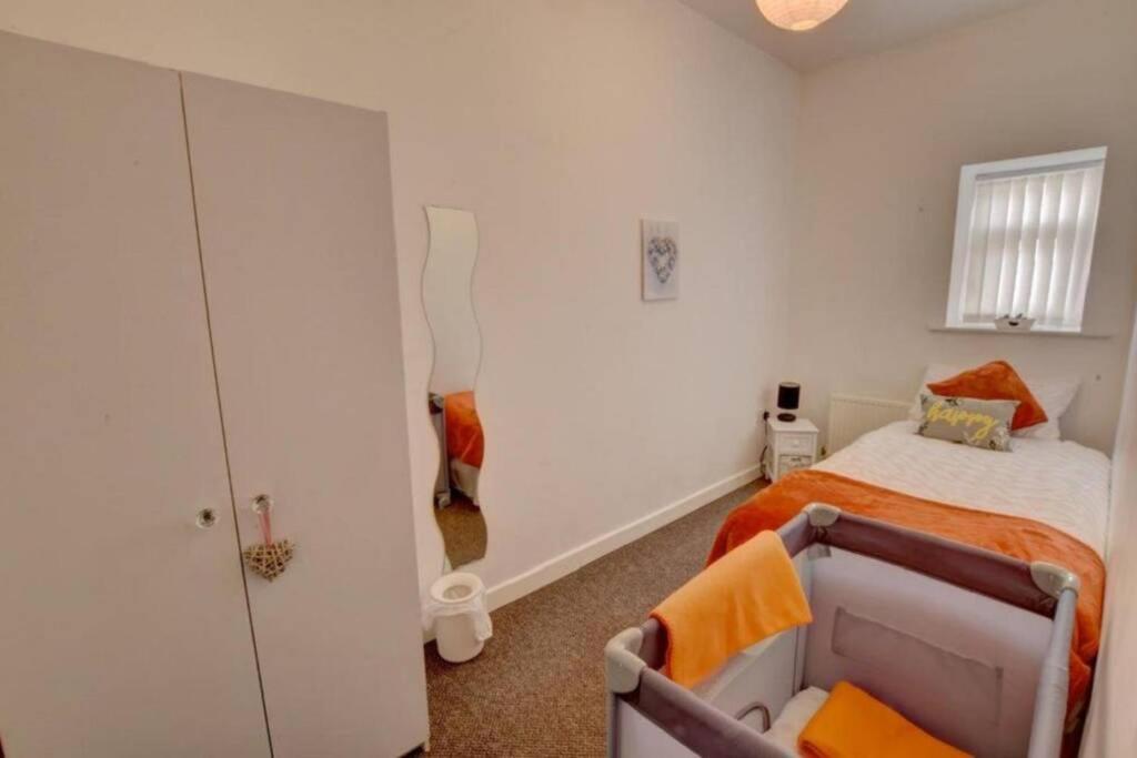 Pomfret House, 3 Bedrooms, Burnley Central, Contractors And Groups First Choice, Free Parking Bagian luar foto